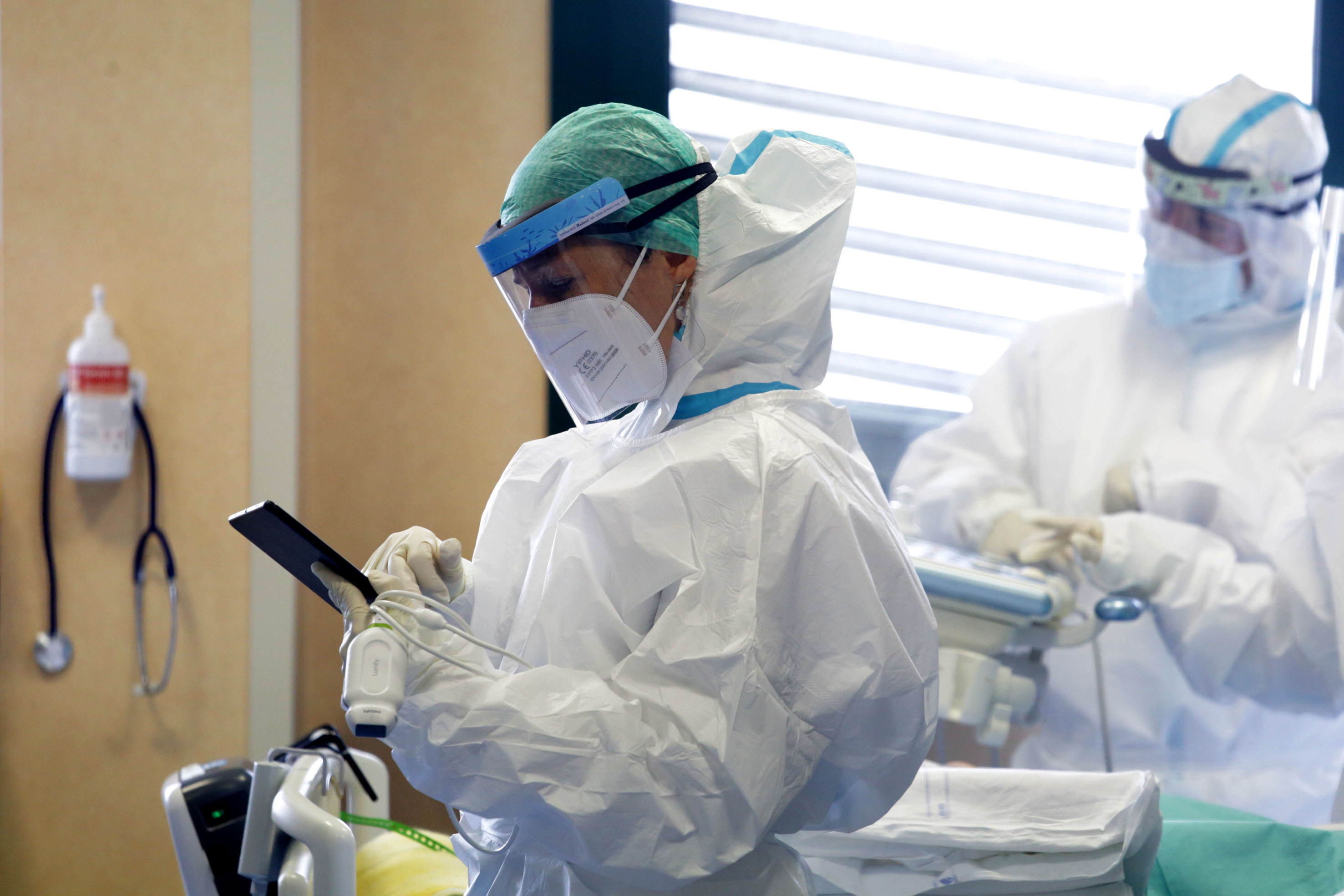 Report Gimbe, 'risalgono contagi ma ancora no impatto su ospedali'