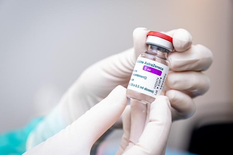 Aifa vieta vaccino AstraZeneca in tutt'Italia 'in via precauzionale'