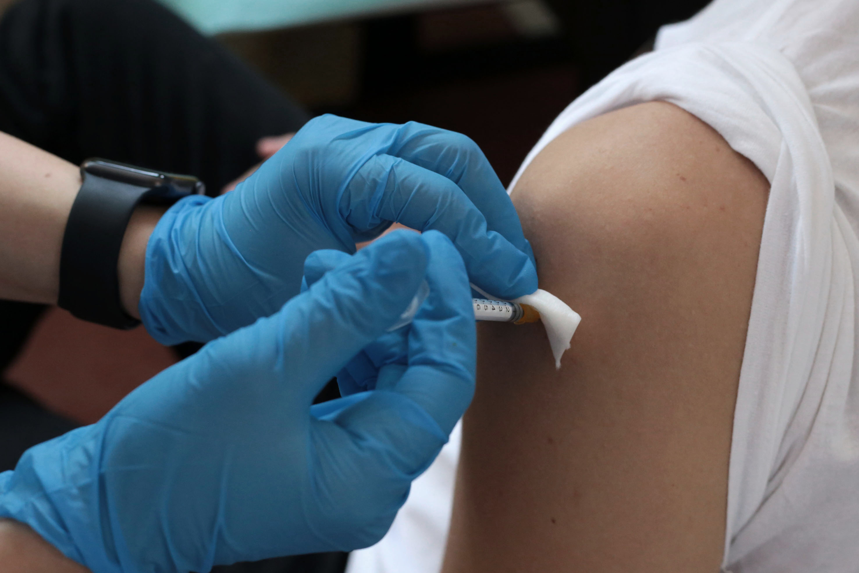 Report Gimbe, efficacia vaccino stabile contro decessi, scende per forme lievi