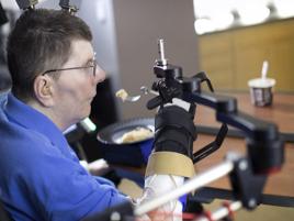 Usa, tetraplegico torna a muovere braccio grazie a impianto hi-tech