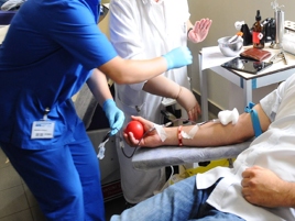 Oltre 3 mln donazioni sangue nel 2016, ma donatori in calo