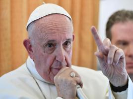 Papa tuona contro medici affaristi, corruzione cancro ospedali